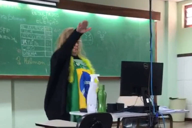 Professora do Paraná saúda Hitler e Bolsonaro em sala de aula