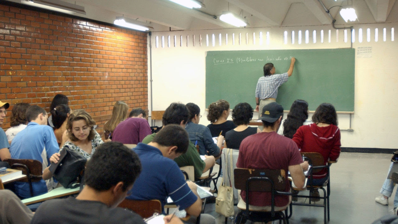 Universidades públicas podem cobrar mensalidade?