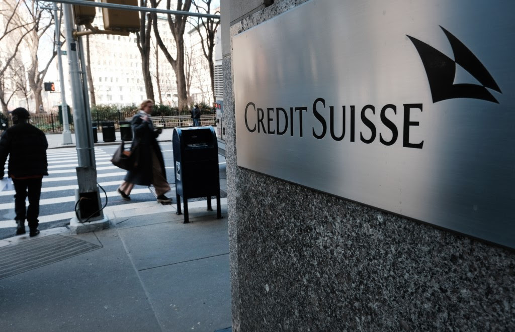 O que causou a crise do Credit Suisse, banco envolvido em irregularidades