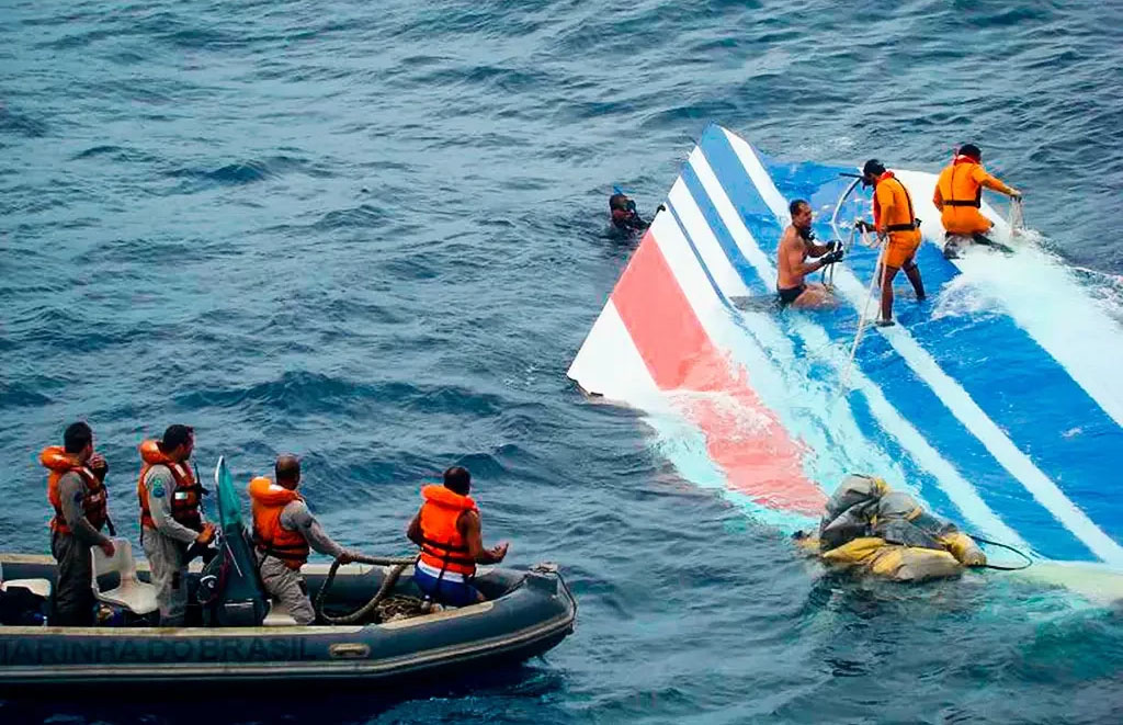 Destroços do voo 447 da Air France (Foto: Agência Estado)