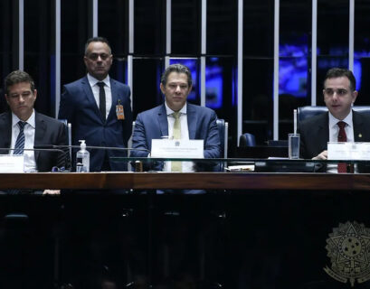 Roberto Campos Neto e Fernando Haddad, no Senado (Foto: Edilson Rodrigues/Agência Senado)