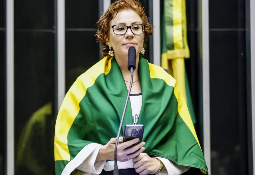 Carla Zambelli está internada com Covid; deputada não se vacinou (Foto: Reprodução)