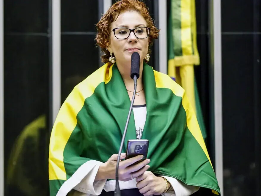 Carla Zambelli está internada com Covid; deputada não se vacinou (Foto: Reprodução)