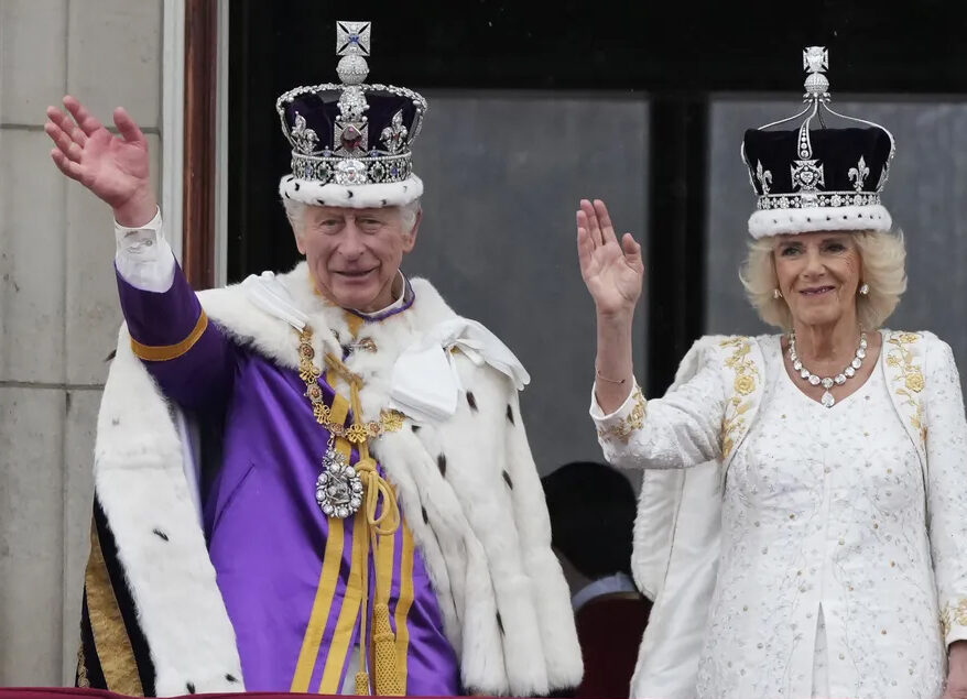 Dos protestos aos memes: os principais acontecimentos da coroação de Charles III (Foto: Frank Augstein/AP)