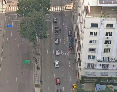 Motoristas de aplicativos protestam nesta segunda-feira no Brasil contra taxas abusivas (Foto: Reprodução/TV Globo)