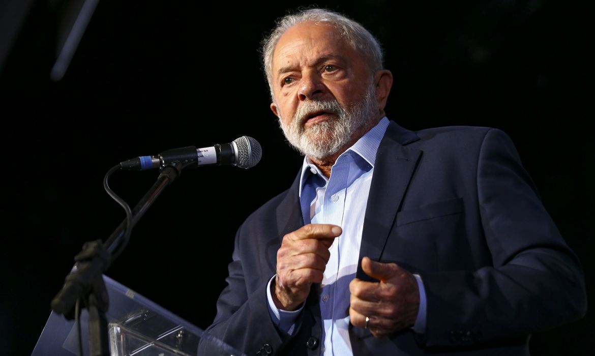 Lula sanciona lei contra desigualdade salarial entre homens e mulheres