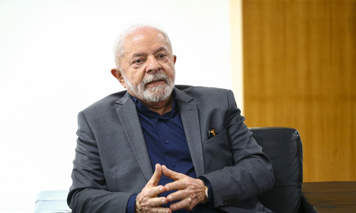 Lula sugere fechar ‘quase todos’ os clubes de tiro do país